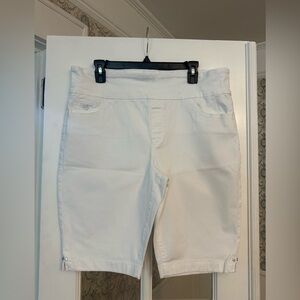 Gloria Vanderbilt Slimming Effects Amanda Bermuda Shorts SIZE 16